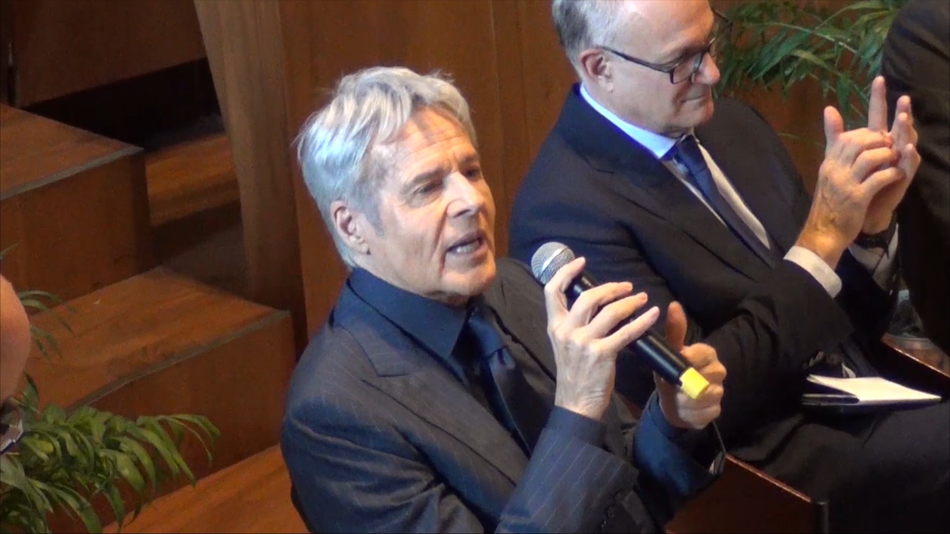 Baglioni in tournée dopo la malattia: «Ho temuto il peggio. È bello giocare da 60 anni»
