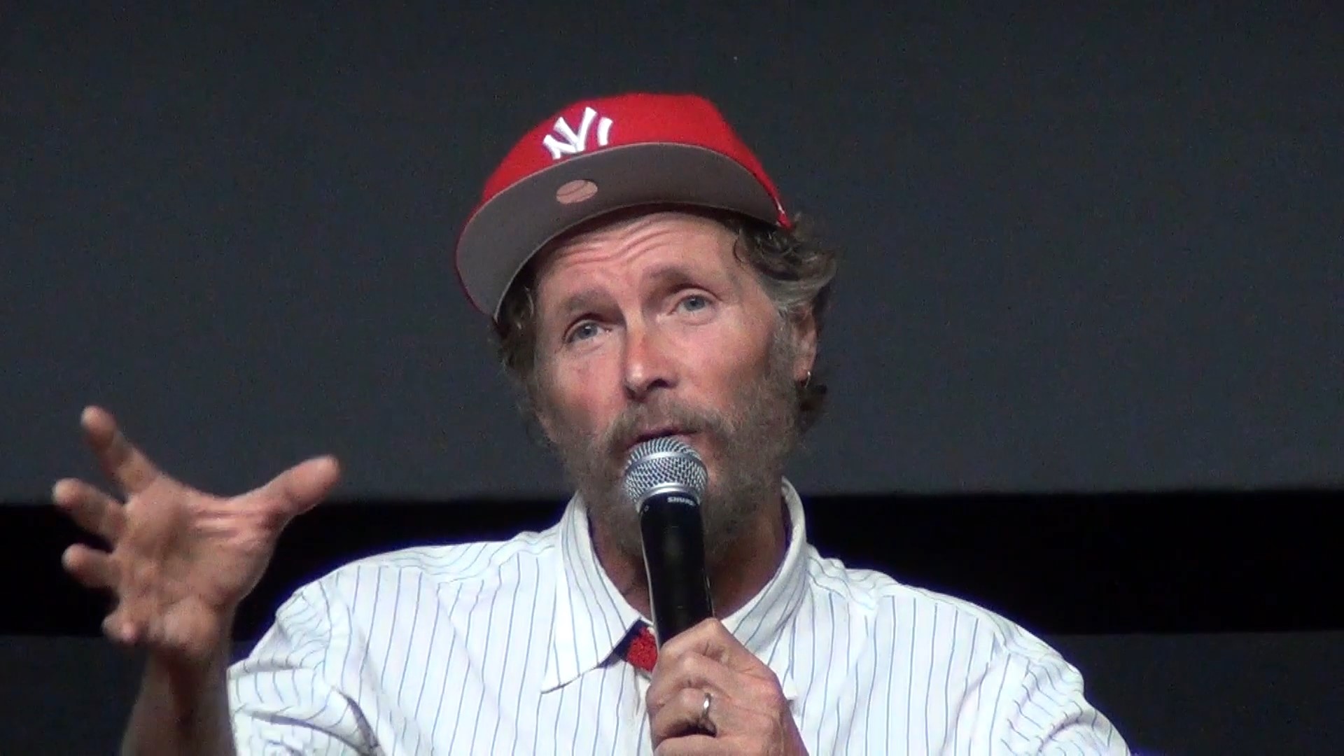 Jovanotti si emoziona per i suoi genitori: «Li vedevo come due pianeti distanti»